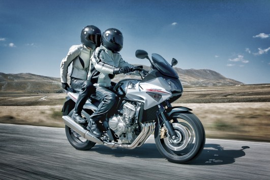 Mit der Honda CBF 600 in Spanien wars, glaub ich. In etwa so wie dieses Emorama(tm)-gefilterte Bild habe ich mich gefühlt. (Bild: Honda)