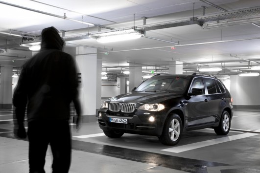 Man könnte es Saboteuren sehr schwer machen, die Elektronik zu manipulieren. Nur erschwert das den Zugang auch für alle Anderen, zum Beispiel für die Werkstatt. (Bild: BMW)