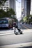 In der Stadt ist ein kleines Zweirad viel schneller als ein Auto. Hier die amerikanische Zero Elektro (Bild: Werk)