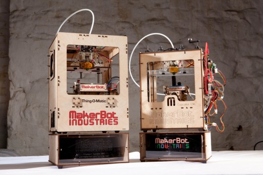 Die beiden 3D-Drucker von Makerbot Industries, Thing-o-Matic und Cupcake, drucken in unterschiedlicher Qualität und Größe. (Bild: Makerbot)
