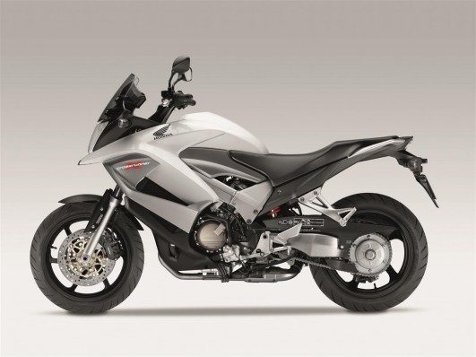 Höhergelegte, sämigere VFR 800: der Crossrunner (Bild: Honda)